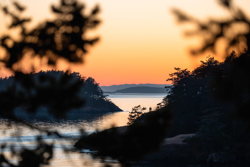 Clear sunset over Washington State with a smooth sky gradient